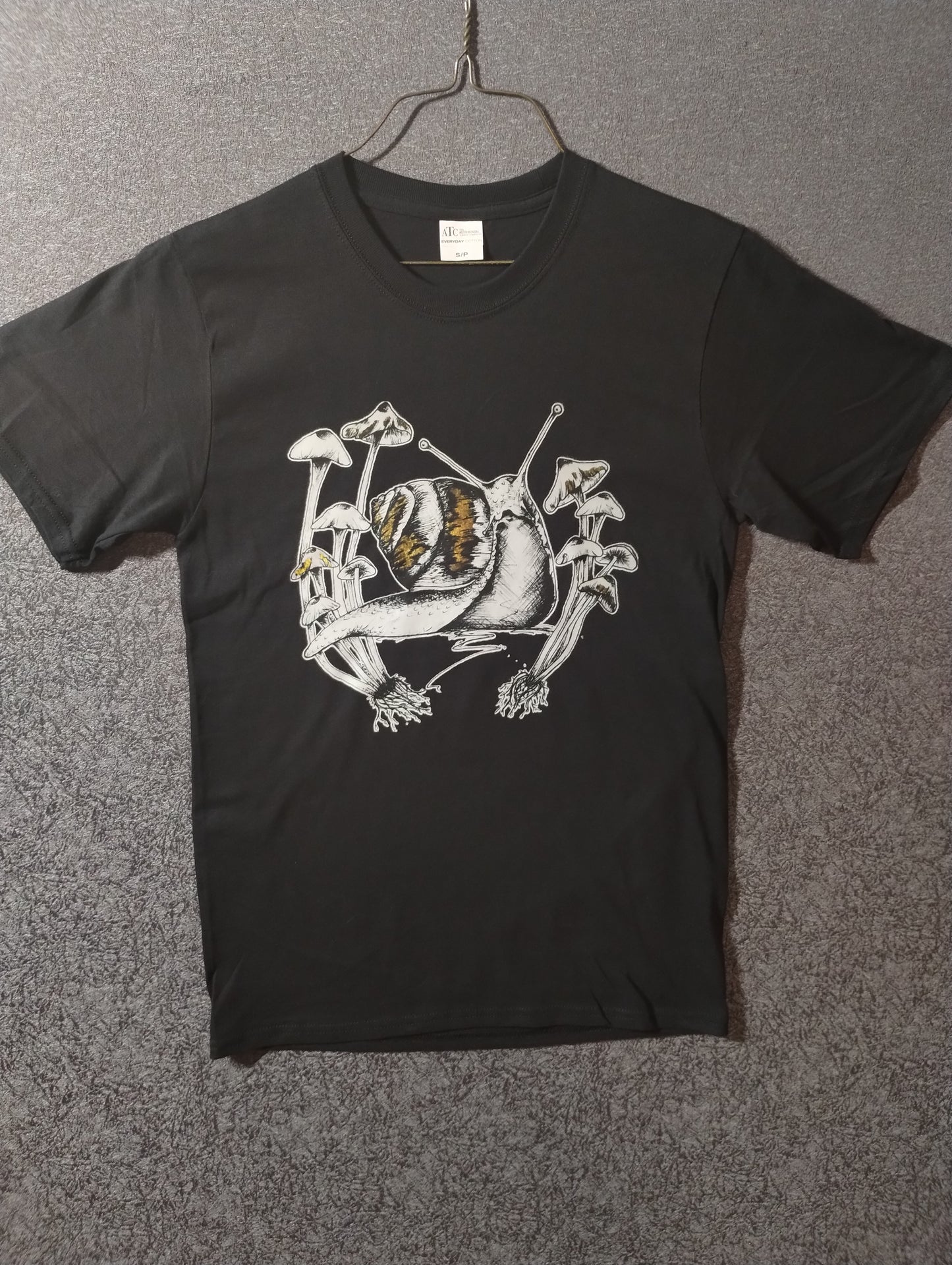 Unisex T-Shirt -Snail