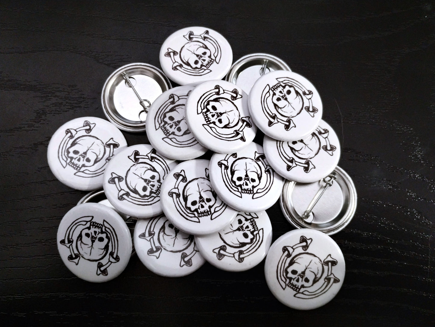 Skull and mushrooms -Button Pin