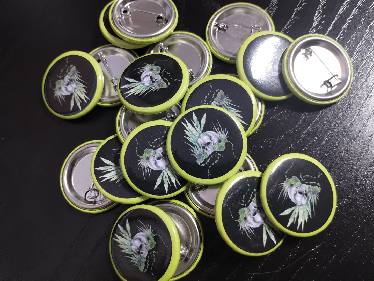 Skulls and Pearls Button Pin -Black & Green